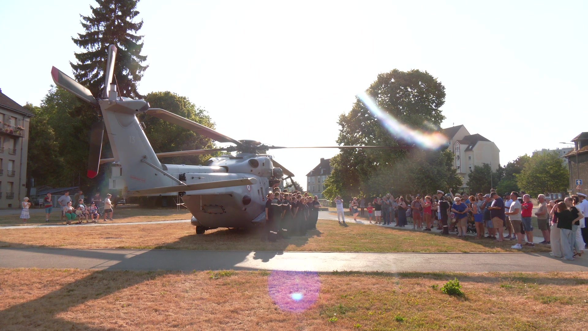 Hélicoptère Caïman de la Marine nationale présenté au public dans le centre-ville de Troyes le 27 juin 2026