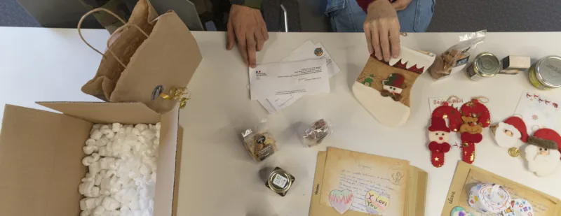Courriers et colis préparés pour des militaires en OPEX, photo d'illustration